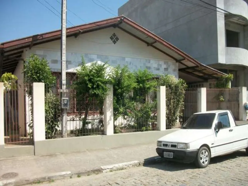 Foto 1 de Casa com 3 Quartos para alugar, 100m² em Centro, Balneário Camboriú