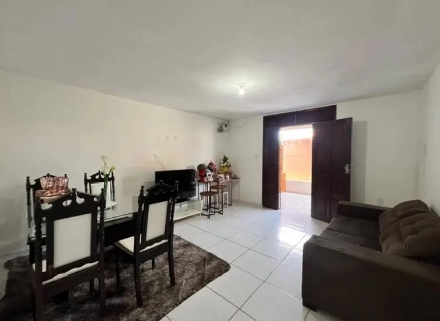 Foto 1 de Casa com 2 Quartos à venda, 85m² em Itapuã, Salvador