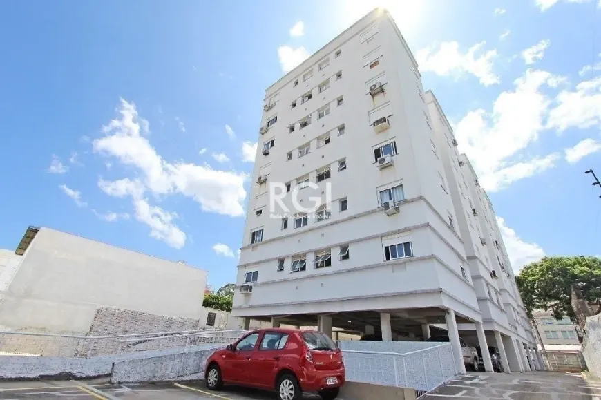 Foto 1 de Apartamento com 2 Quartos à venda, 50m² em Teresópolis, Porto Alegre