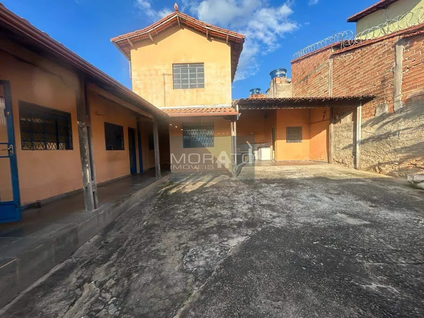 Foto 1 de Casa com 3 Quartos à venda, 200m² em Nacional, Contagem