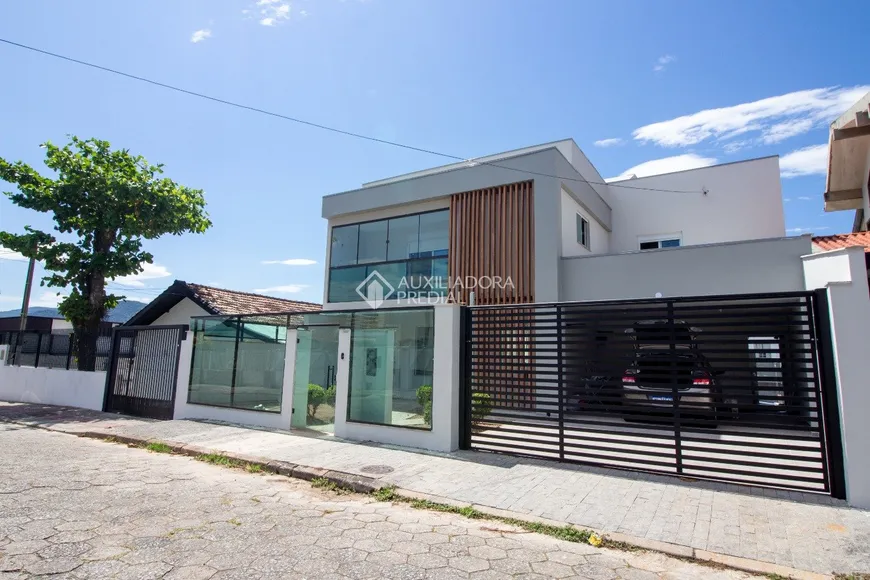 Foto 1 de Casa com 4 Quartos à venda, 305m² em Trindade, Florianópolis