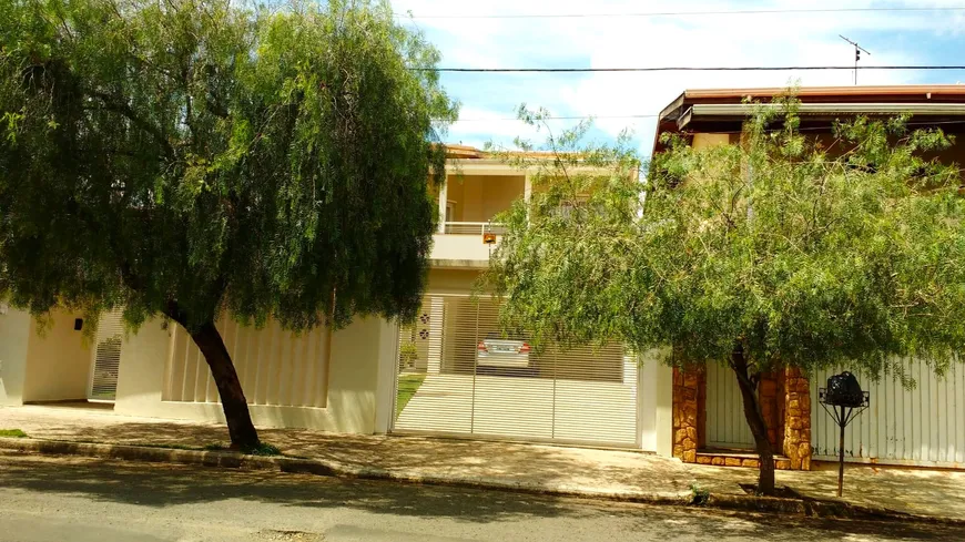 Foto 1 de Sobrado com 3 Quartos à venda, 457m² em Vila José Kalil Aun, Cosmópolis