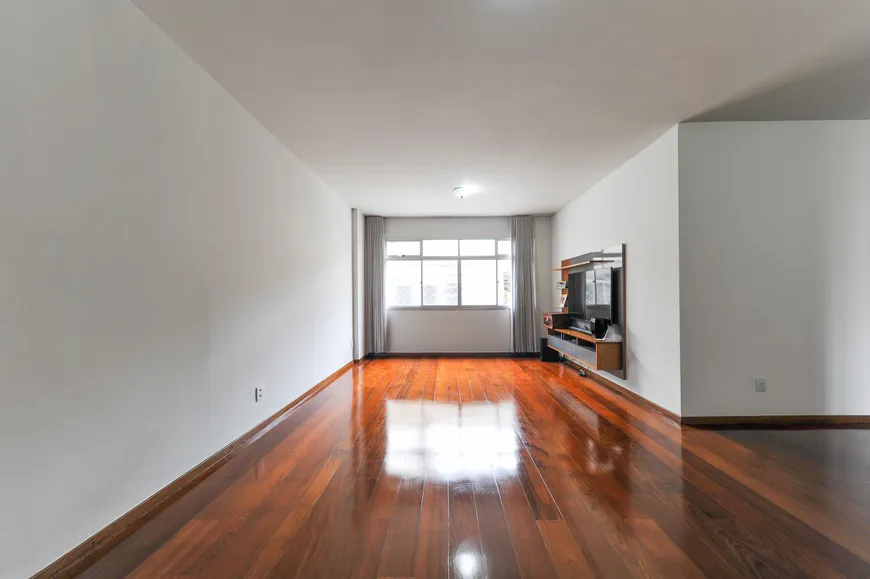 Foto 1 de Apartamento com 4 Quartos à venda, 165m² em Santo Antônio, Belo Horizonte