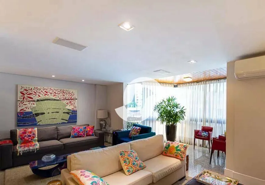 Foto 1 de Apartamento com 4 Quartos à venda, 220m² em Vital Brasil, Niterói