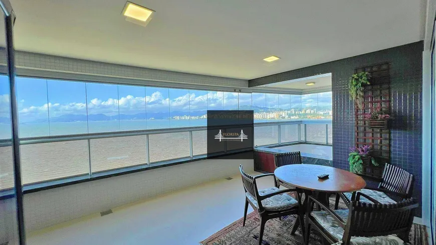 Foto 1 de Apartamento com 4 Quartos à venda, 194m² em Estreito, Florianópolis
