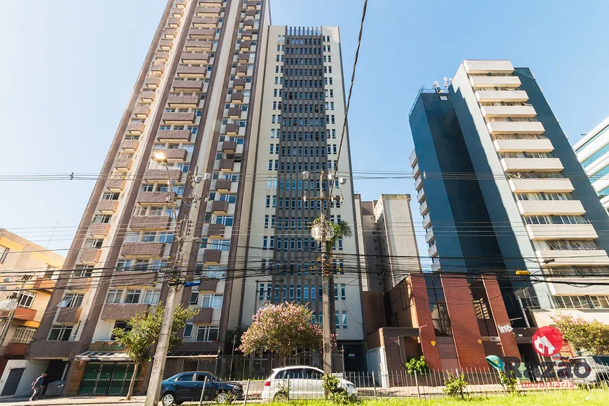 Foto 1 de Apartamento com 1 Quarto à venda, 40m² em Centro, Curitiba