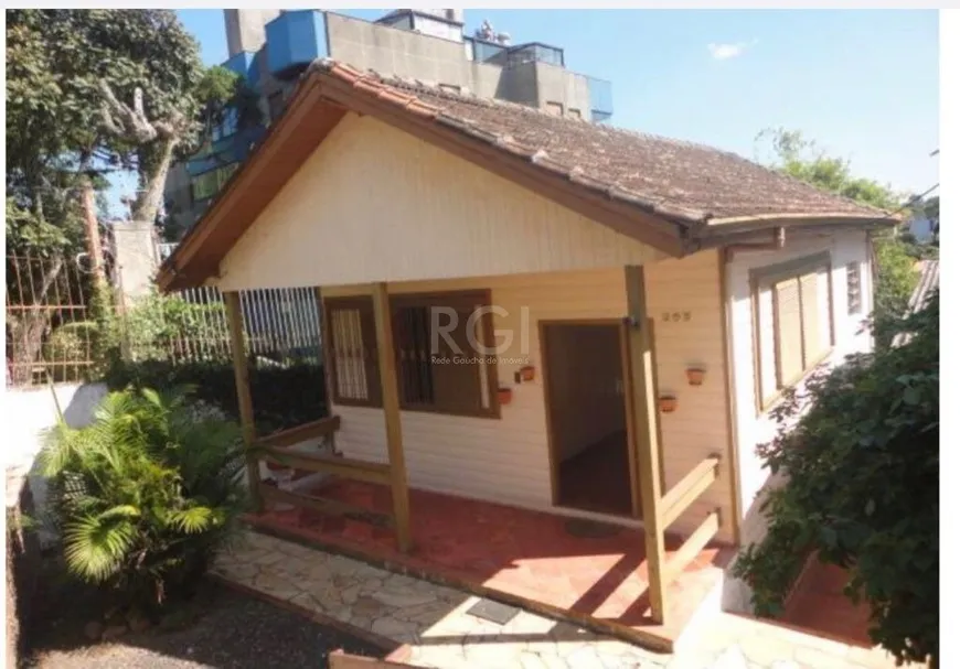 Foto 1 de Casa com 3 Quartos à venda, 133m² em Chácara das Pedras, Porto Alegre