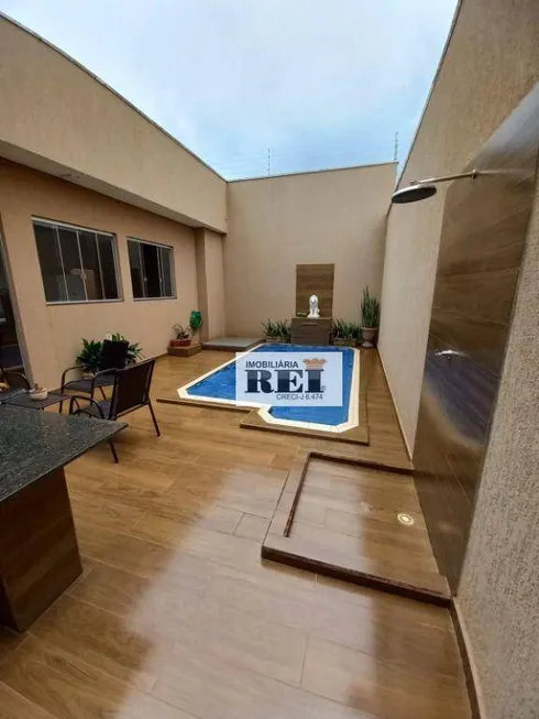 Foto 1 de Casa com 5 Quartos à venda, 250m² em Residencial Interlagos, Rio Verde