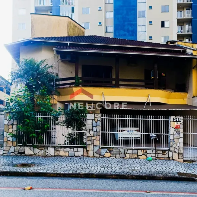 Foto 1 de Sobrado com 4 Quartos à venda, 495m² em Anita Garibaldi, Joinville