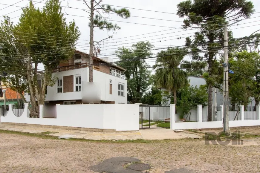 Foto 1 de Casa com 2 Quartos à venda, 133m² em Guarujá, Porto Alegre