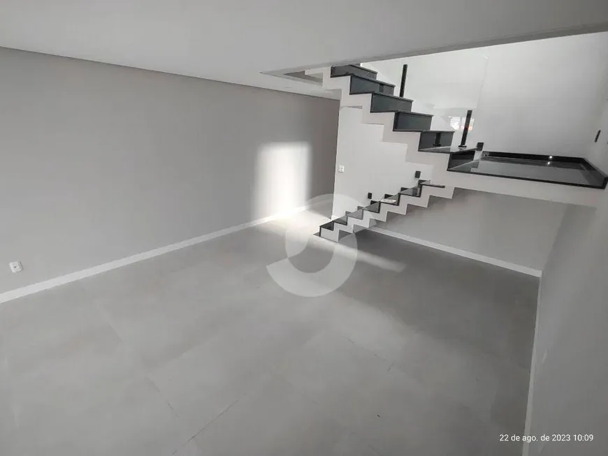 Foto 1 de Casa com 4 Quartos à venda, 240m² em Piratininga, Niterói