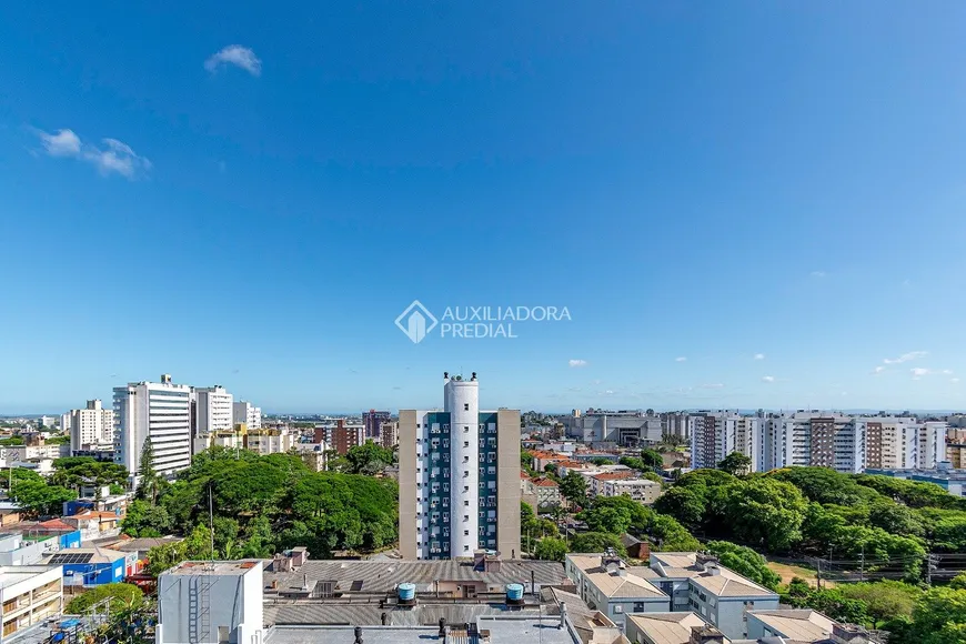 Foto 1 de Apartamento com 2 Quartos à venda, 65m² em Passo da Areia, Porto Alegre