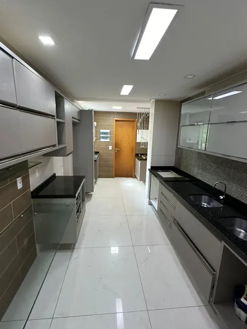 Foto 1 de Apartamento com 4 Quartos à venda, 140m² em Poço, Recife