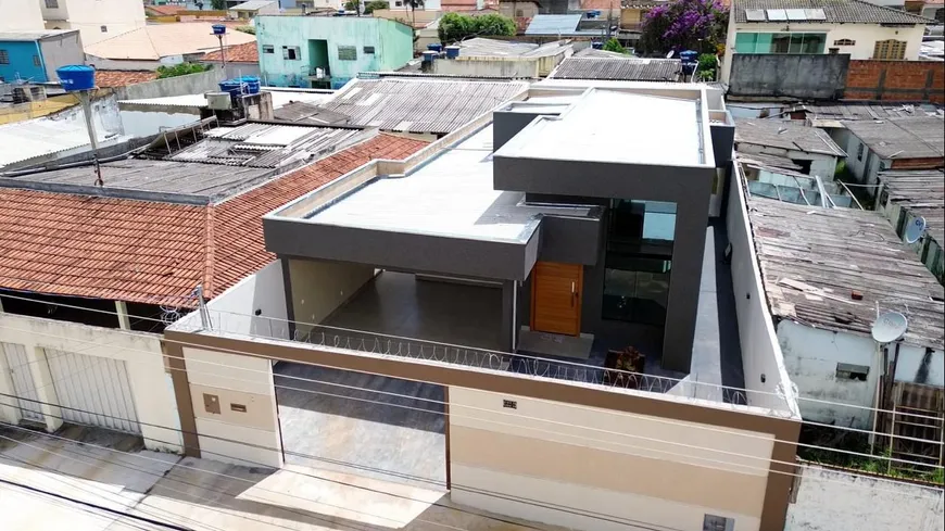 Foto 1 de Casa com 3 Quartos à venda, 220m² em Taguatinga Norte, Brasília