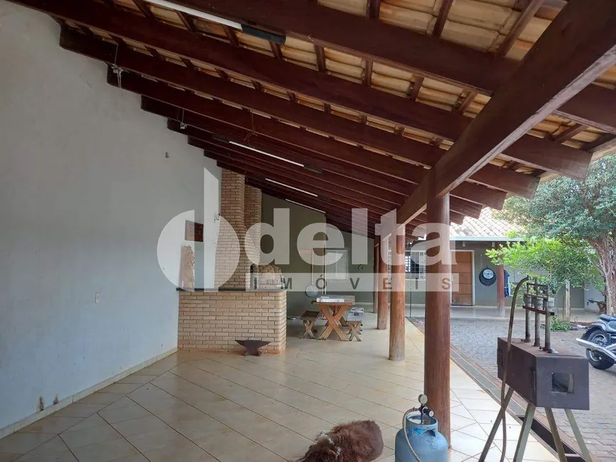 Foto 1 de Casa com 2 Quartos à venda, 250m² em Cidade Jardim, Uberlândia