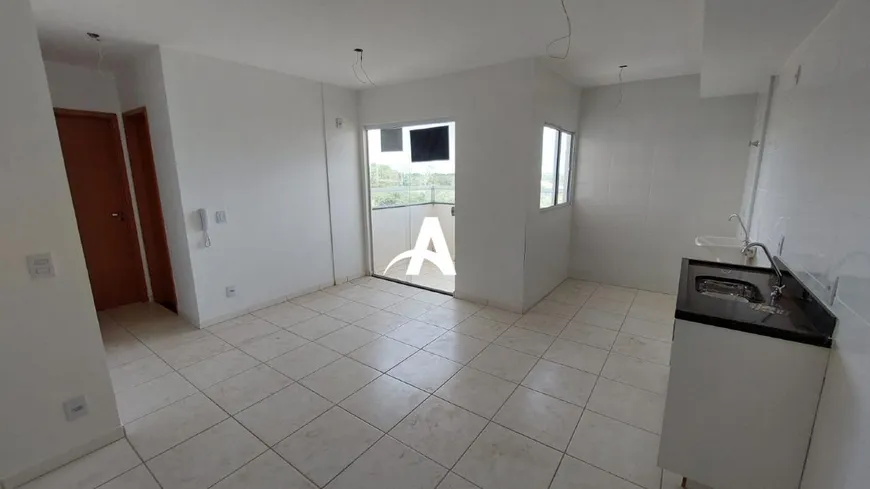 Foto 1 de Apartamento com 2 Quartos à venda, 56m² em Residencial Lago Azul, Uberlândia