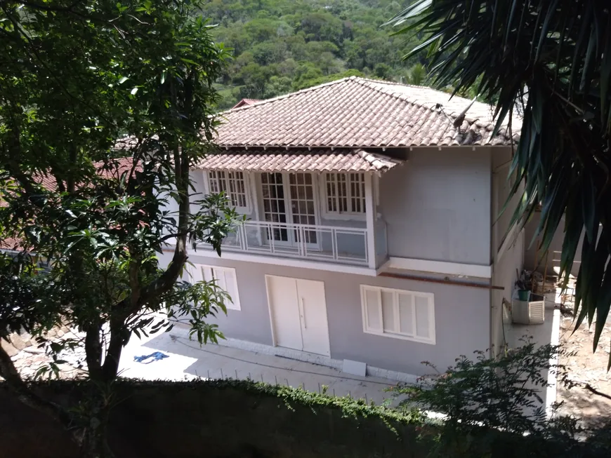 Foto 1 de Casa de Condomínio com 5 Quartos à venda, 400m² em Nogueira, Petrópolis