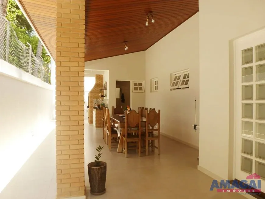 Foto 1 de Casa de Condomínio com 3 Quartos à venda, 255m² em Jardim Coleginho, Jacareí