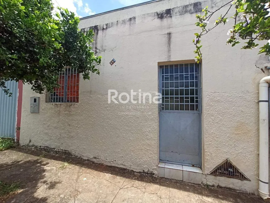 Foto 1 de Casa de Condomínio com 1 Quarto para alugar, 30m² em Santa Mônica, Uberlândia