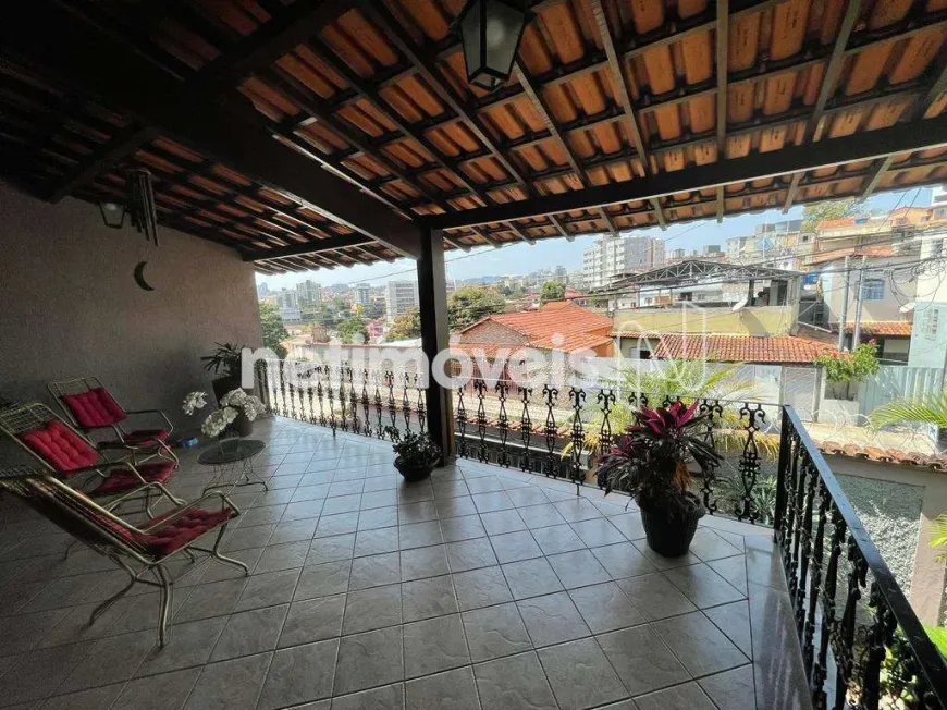 Foto 1 de Casa com 3 Quartos à venda, 264m² em Estrela do Oriente, Belo Horizonte