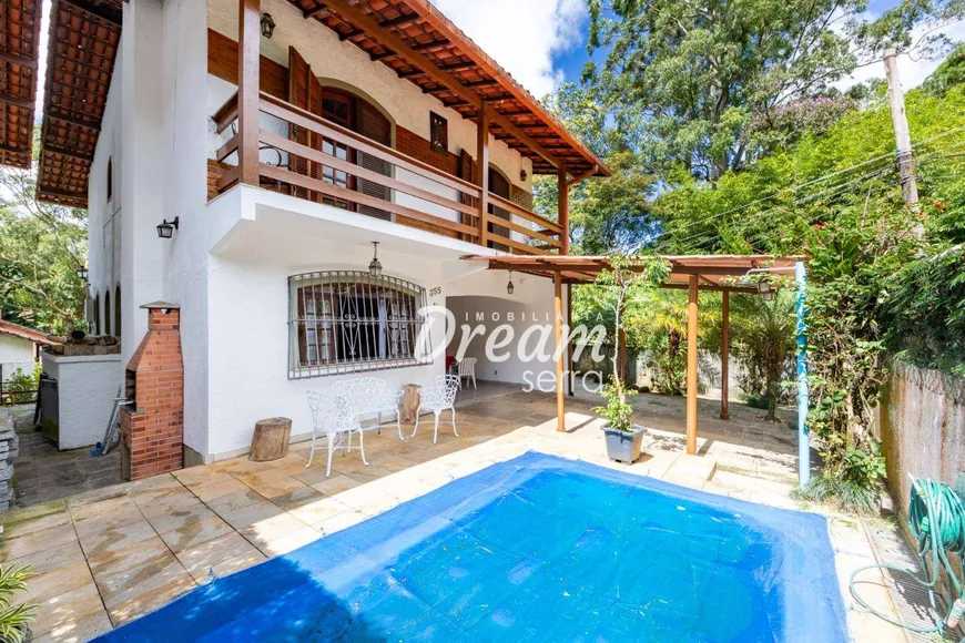 Foto 1 de Casa com 4 Quartos à venda, 220m² em Parque do Ingá, Teresópolis