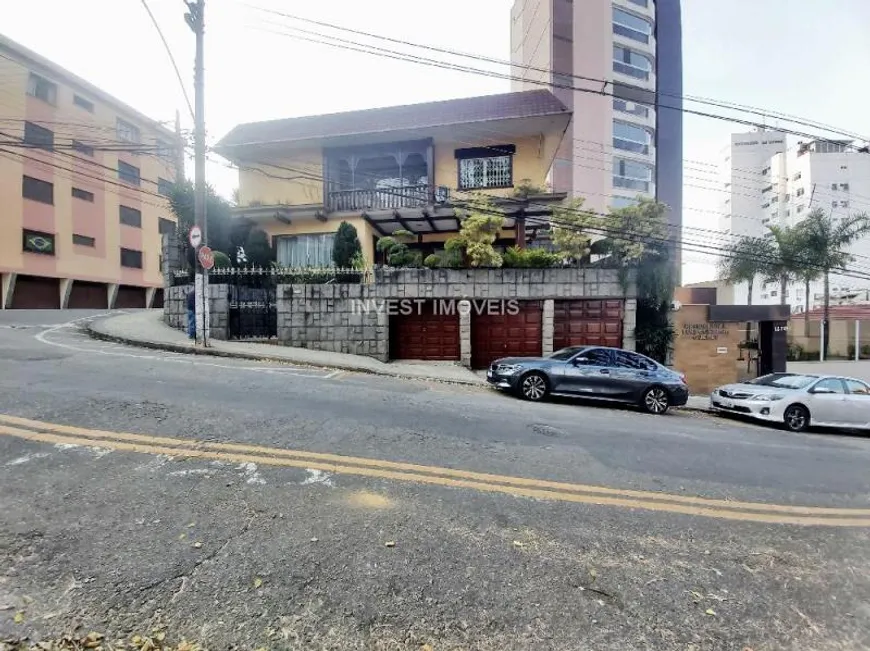 Foto 1 de Casa com 5 Quartos à venda, 408m² em Santa Helena, Juiz de Fora