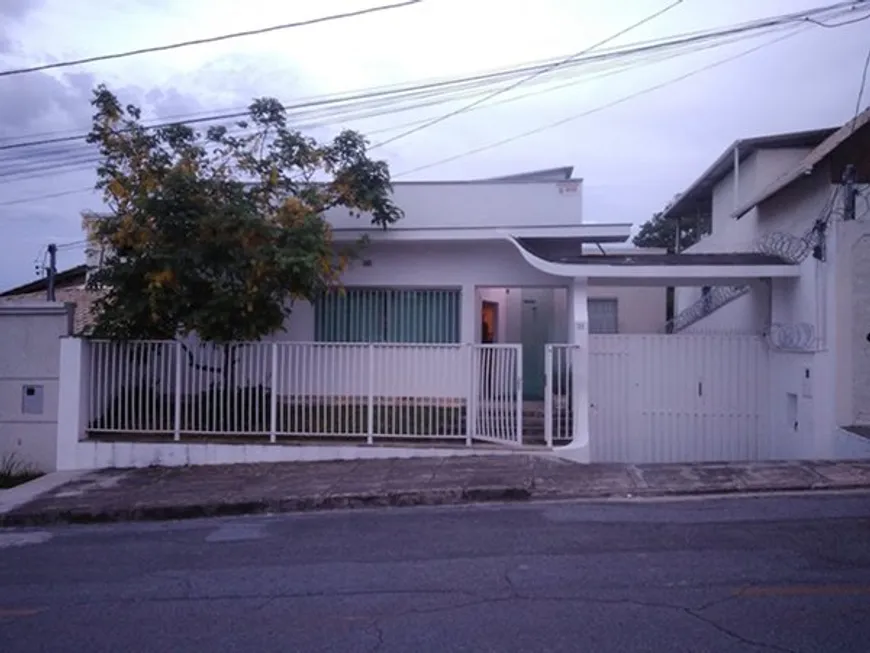 Foto 1 de Casa com 3 Quartos à venda, 360m² em Vila Beneves, Contagem