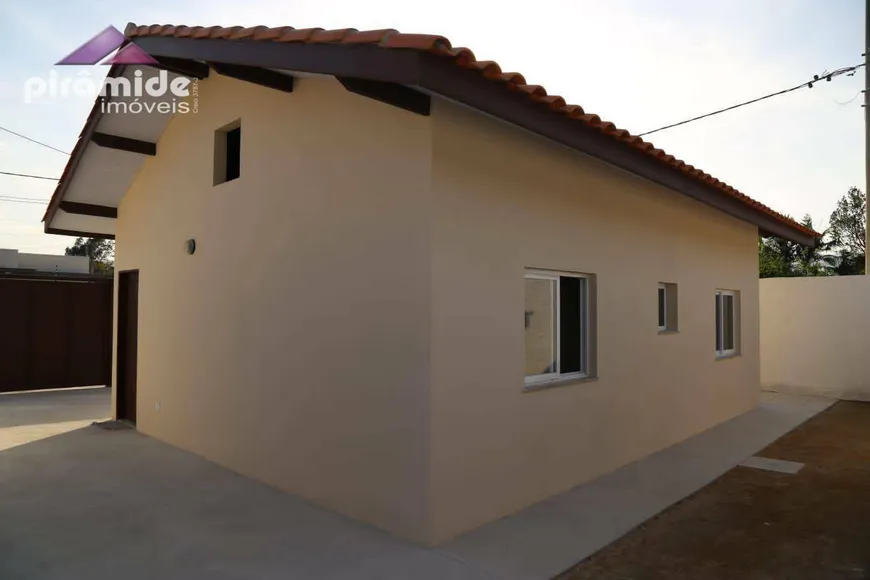 Foto 1 de Casa com 2 Quartos à venda, 54m² em Balneário dos Golfinhos , Caraguatatuba