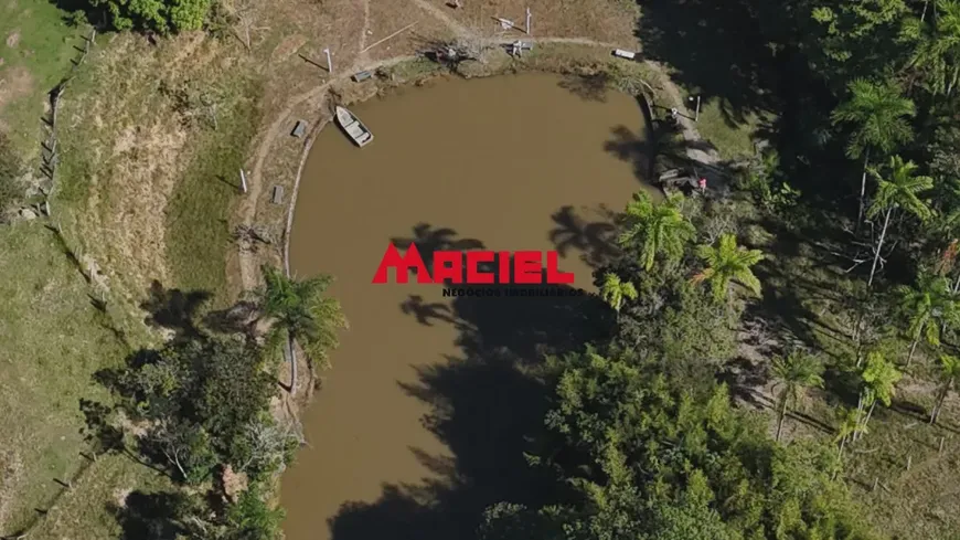 Foto 1 de Fazenda/Sítio com 4 Quartos à venda, 400m² em Parque Meia Lua, Jacareí