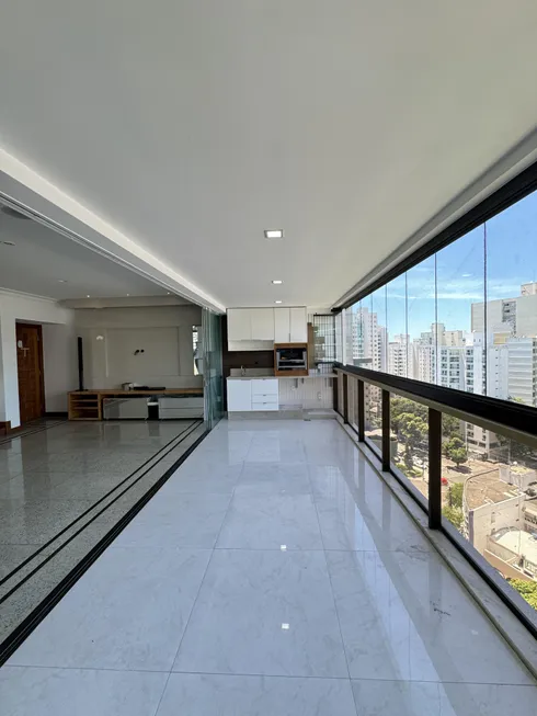 Foto 1 de Apartamento com 4 Quartos à venda, 225m² em Praia do Canto, Vitória