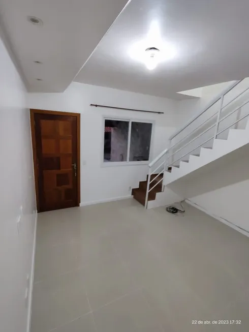 Foto 1 de Casa de Condomínio com 2 Quartos à venda, 62m² em Colubandê, São Gonçalo