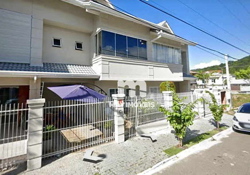 Foto 1 de Casa com 3 Quartos à venda, 200m² em Praia dos Amores, Balneário Camboriú