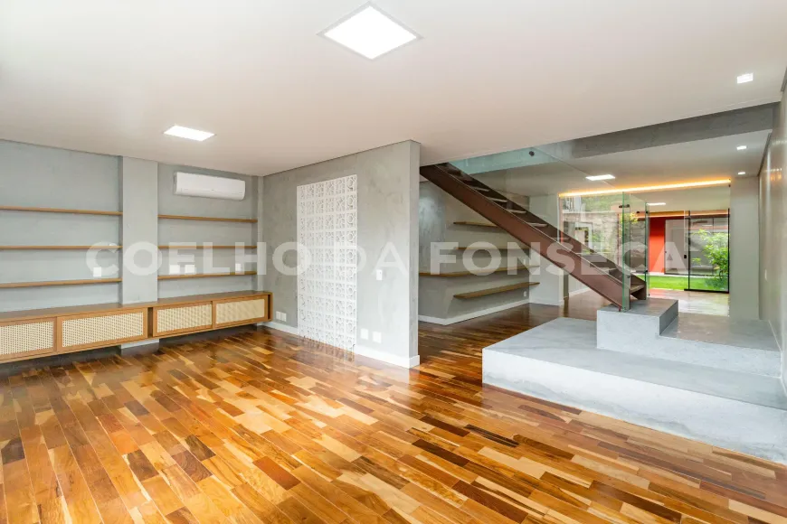 Foto 1 de Casa com 4 Quartos à venda, 350m² em Jardins, São Paulo