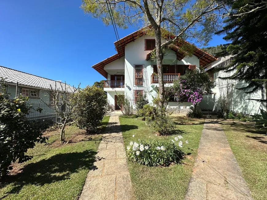 Foto 1 de Casa com 3 Quartos à venda, 344m² em Golfe, Teresópolis