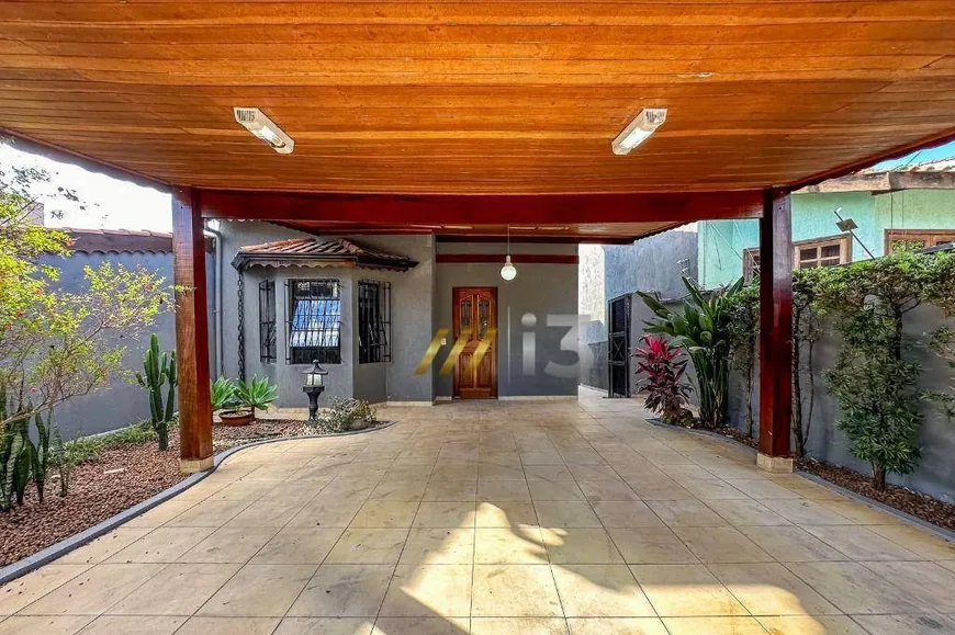 Foto 1 de Casa com 4 Quartos à venda, 130m² em Jardim Santa Barbara, Atibaia