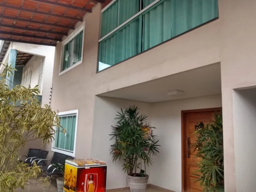 Foto 1 de Casa com 4 Quartos à venda, 250m² em Jardim Guadalajara, Vila Velha