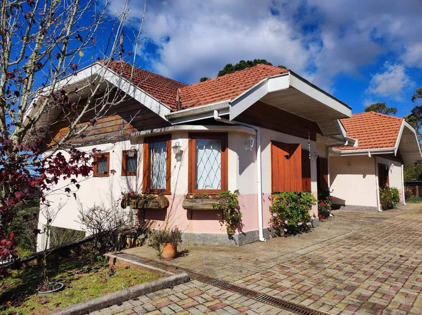 Foto 1 de Casa de Condomínio com 4 Quartos à venda, 230m² em Vale Encantado, Campos do Jordão