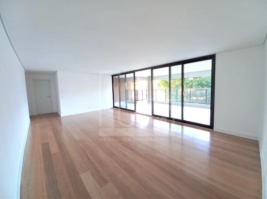 Foto 1 de Apartamento com 4 Quartos à venda, 230m² em Jardim Guedala, São Paulo