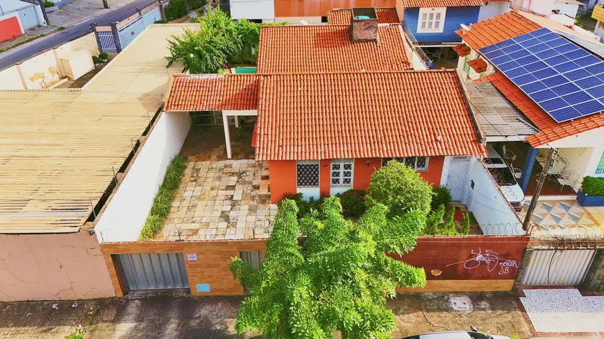 Foto 1 de Casa com 3 Quartos à venda, 370m² em Cocó, Fortaleza