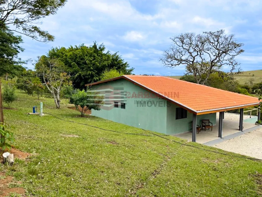 Foto 1 de Fazenda/Sítio com 3 Quartos à venda, 180m² em Vila Favorino, Caçapava