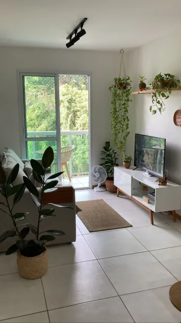 Foto 1 de Apartamento com 2 Quartos à venda, 59m² em Rio do Ouro, São Gonçalo