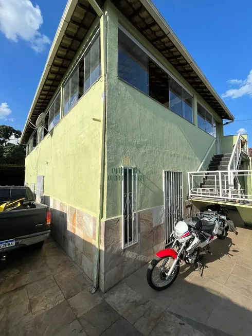 Foto 1 de Casa com 3 Quartos à venda, 274m² em Letícia, Belo Horizonte