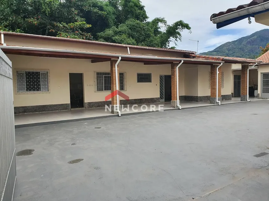 Foto 1 de Casa com 6 Quartos à venda, 210m² em Caputera, Caraguatatuba