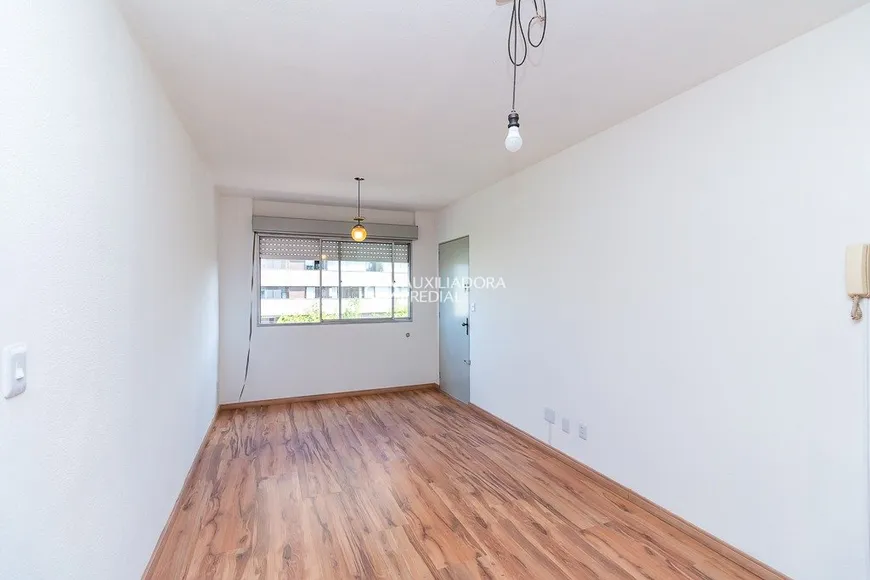 Foto 1 de Apartamento com 3 Quartos à venda, 65m² em Jardim Planalto, Porto Alegre