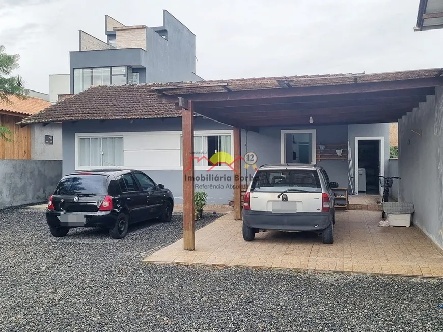 Foto 1 de Casa com 3 Quartos à venda, 80m² em Espinheiros, Joinville