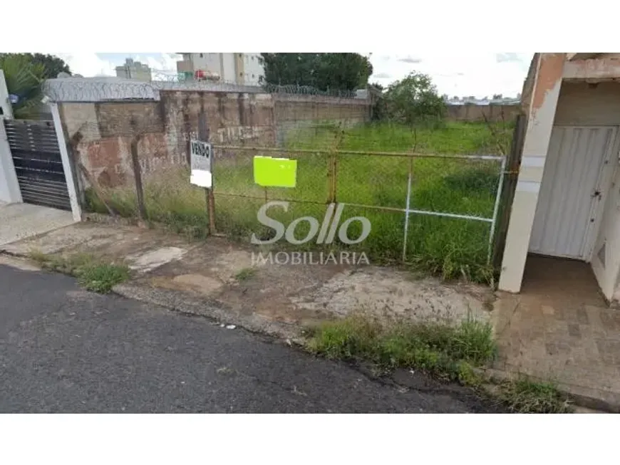 Foto 1 de Lote/Terreno à venda, 400m² em Brasil, Uberlândia