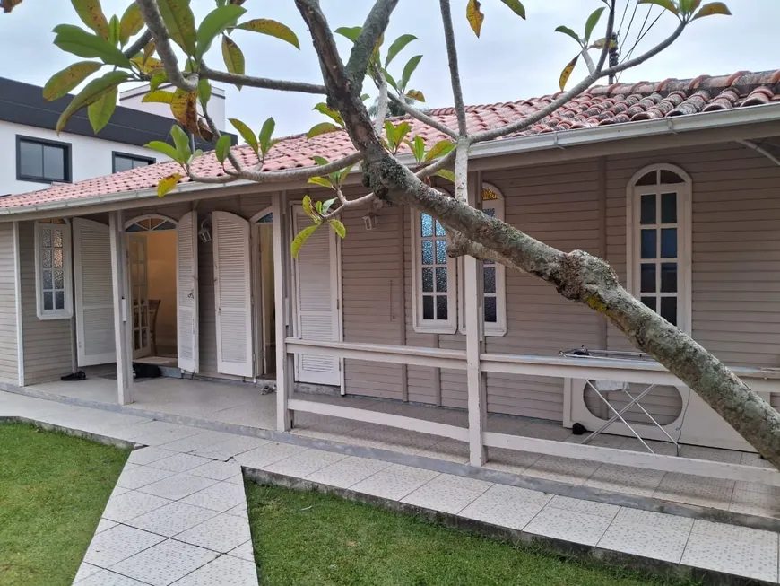 Foto 1 de Casa com 3 Quartos à venda, 150m² em Carianos, Florianópolis