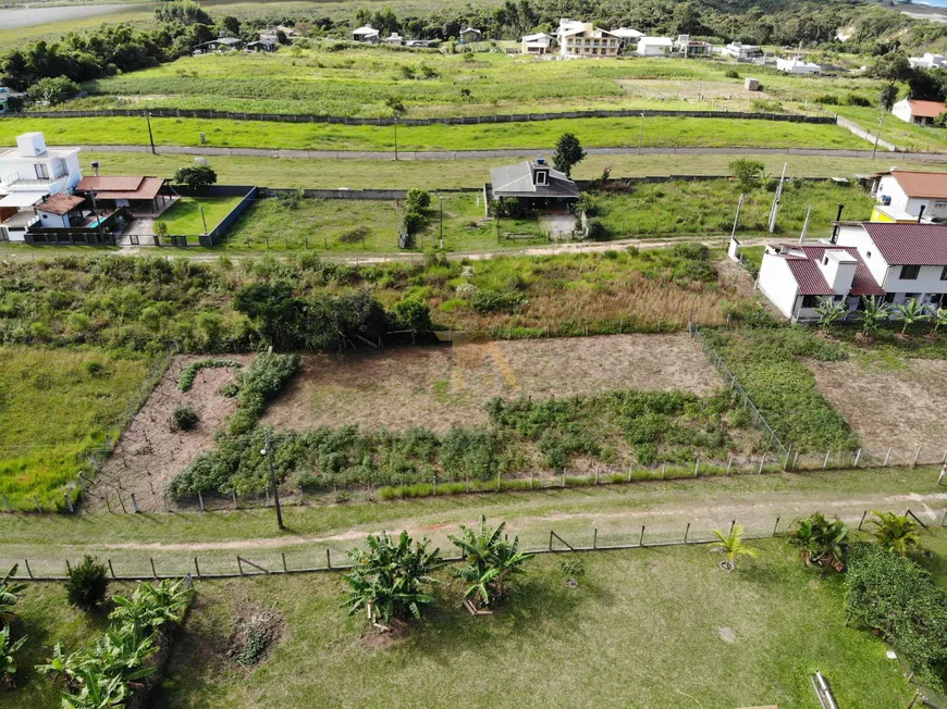 Foto 1 de Lote/Terreno à venda, 904m² em Areias de Macacu, Garopaba