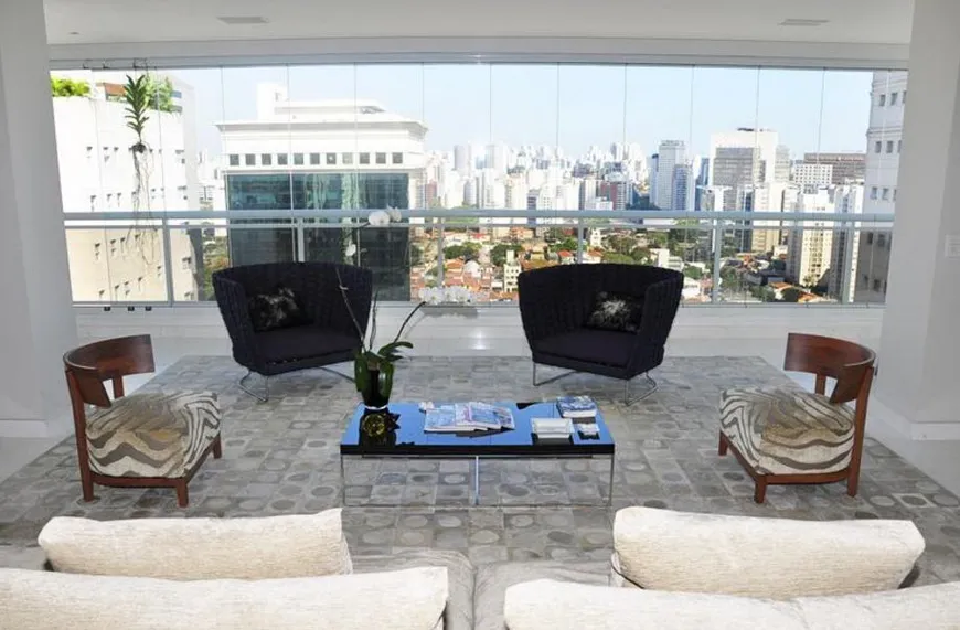 Foto 1 de Apartamento com 3 Quartos à venda, 335m² em Chacara Itaim , São Paulo
