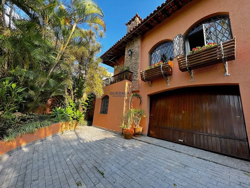 Foto 1 de Casa com 4 Quartos à venda, 300m² em Jardim Leonor, São Paulo